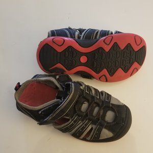 Cat & Jack boys sandal, black & gray w velcro clousure size 9